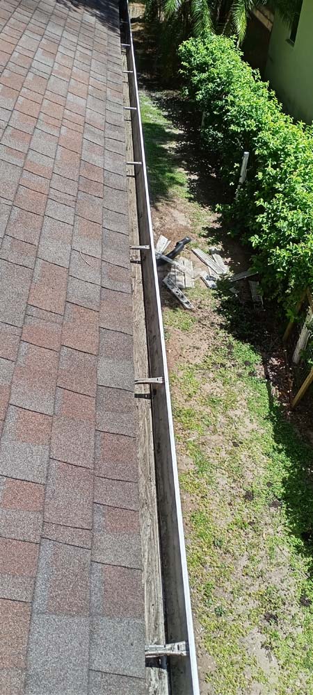 Pointe at Tampa Palms Gutter Cleaners