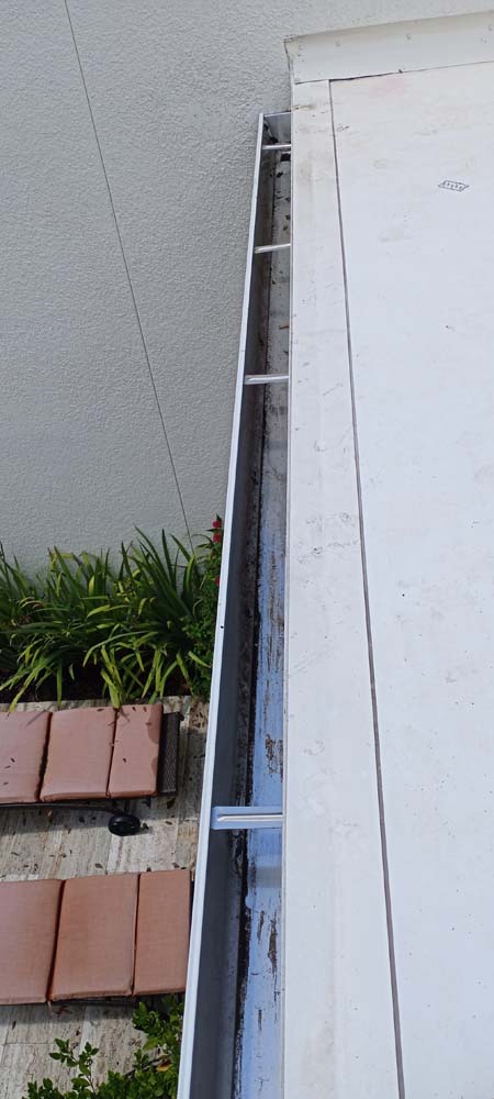 Soho Pointe Condo Gutter Cleaners